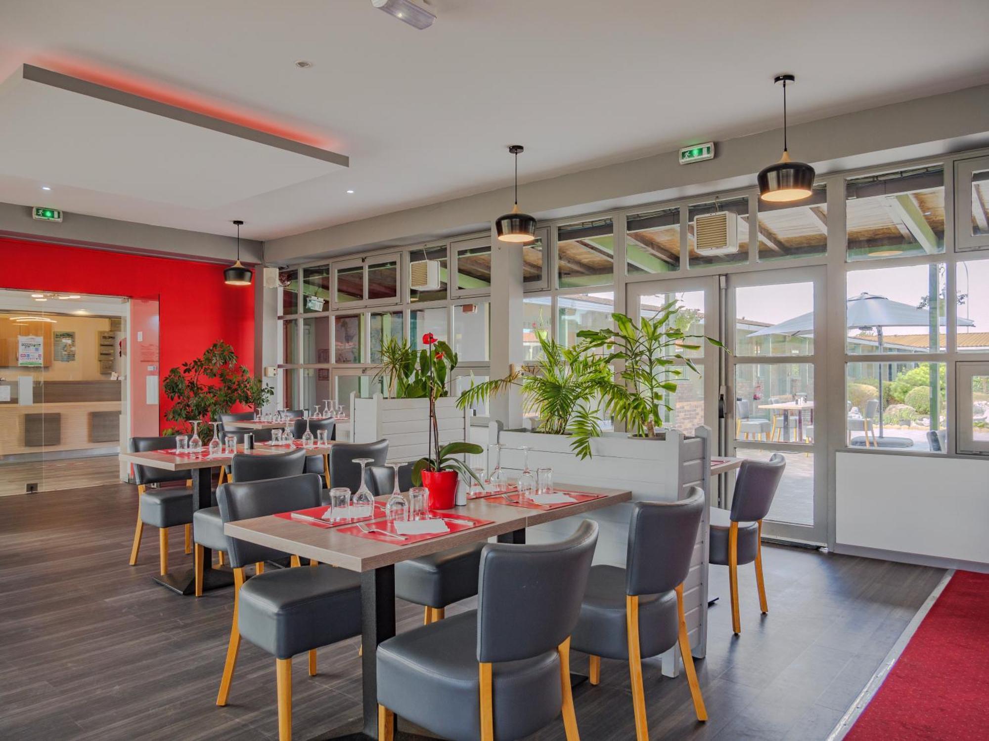 Hotel Restaurant Les Jardins D'Epone ภายนอก รูปภาพ
