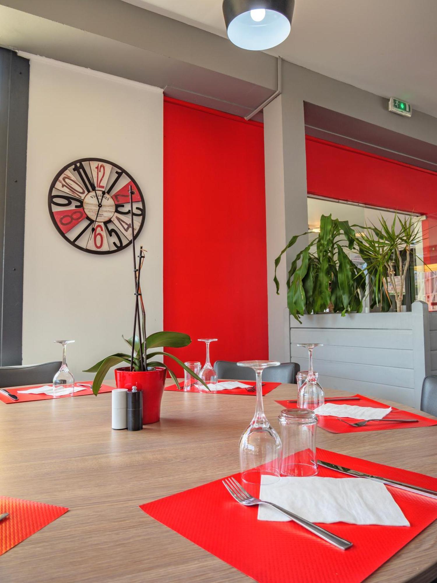 Hotel Restaurant Les Jardins D'Epone ภายนอก รูปภาพ