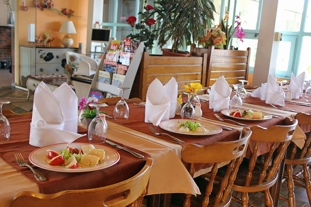 Hotel Restaurant Les Jardins D'Epone ภายนอก รูปภาพ