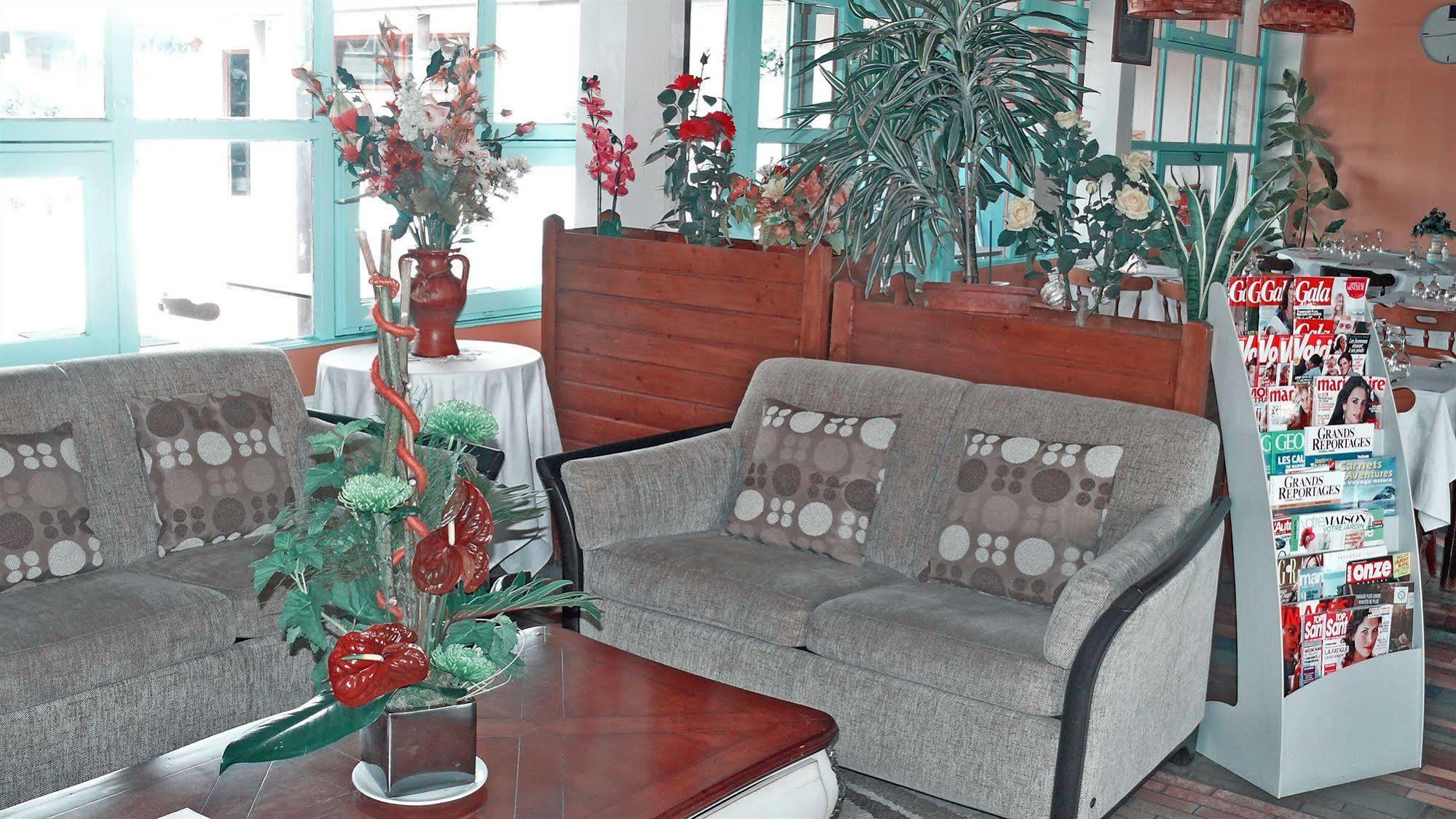 Hotel Restaurant Les Jardins D'Epone ภายนอก รูปภาพ
