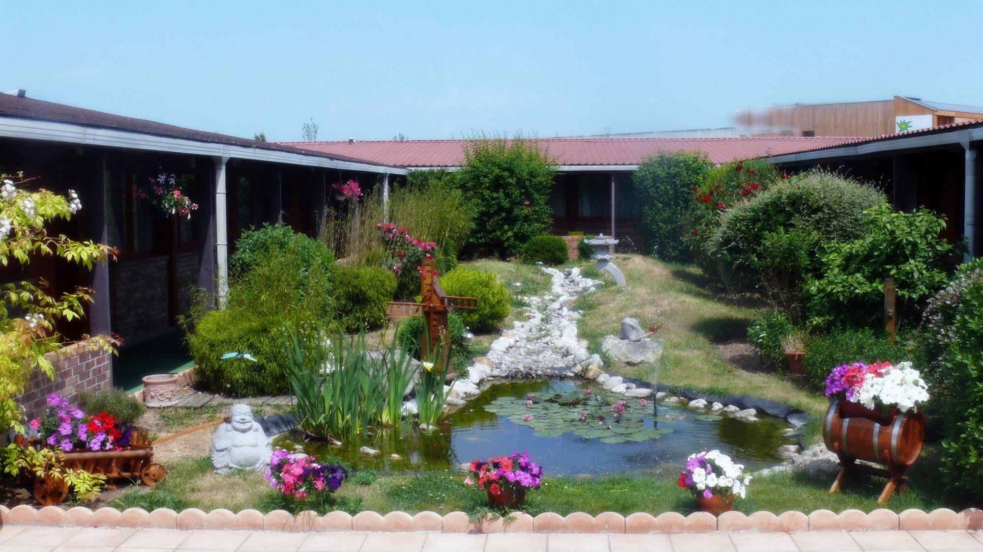 Hotel Restaurant Les Jardins D'Epone ภายนอก รูปภาพ