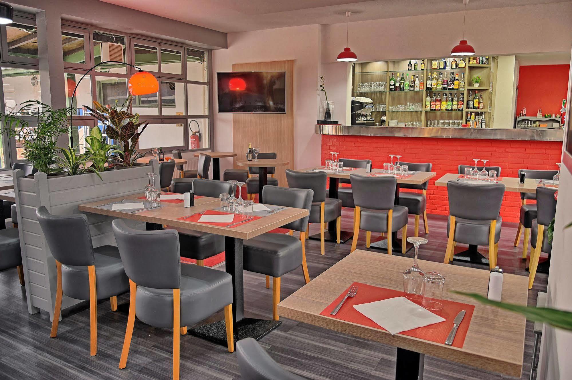 Hotel Restaurant Les Jardins D'Epone ภายนอก รูปภาพ