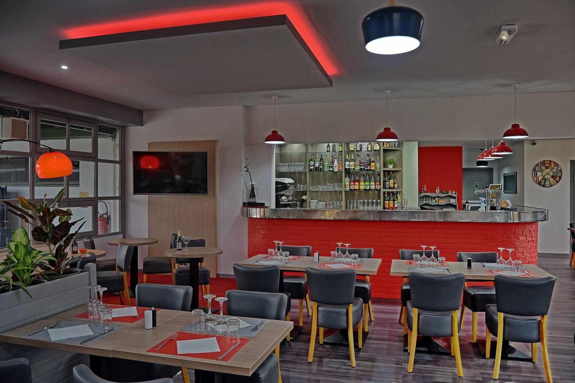 Hotel Restaurant Les Jardins D'Epone ภายนอก รูปภาพ