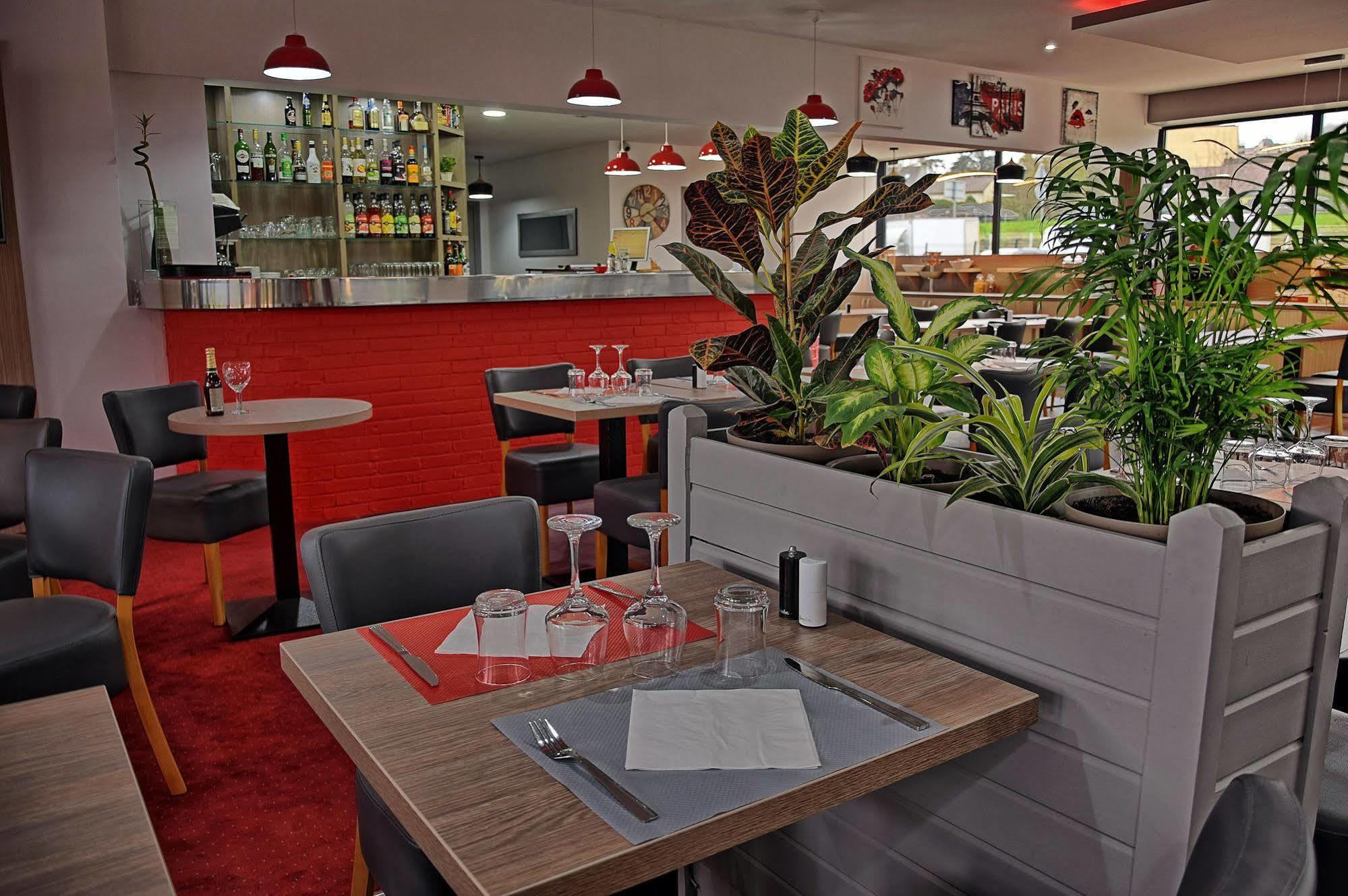 Hotel Restaurant Les Jardins D'Epone ภายนอก รูปภาพ